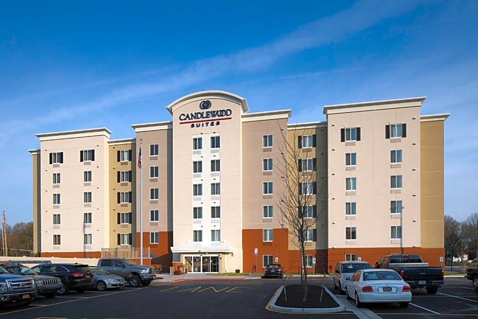 Yorkshire Hotel | 2-Star Hotel ∙ Candlewood Suites - Newark South - University Area, an IHG Hotel