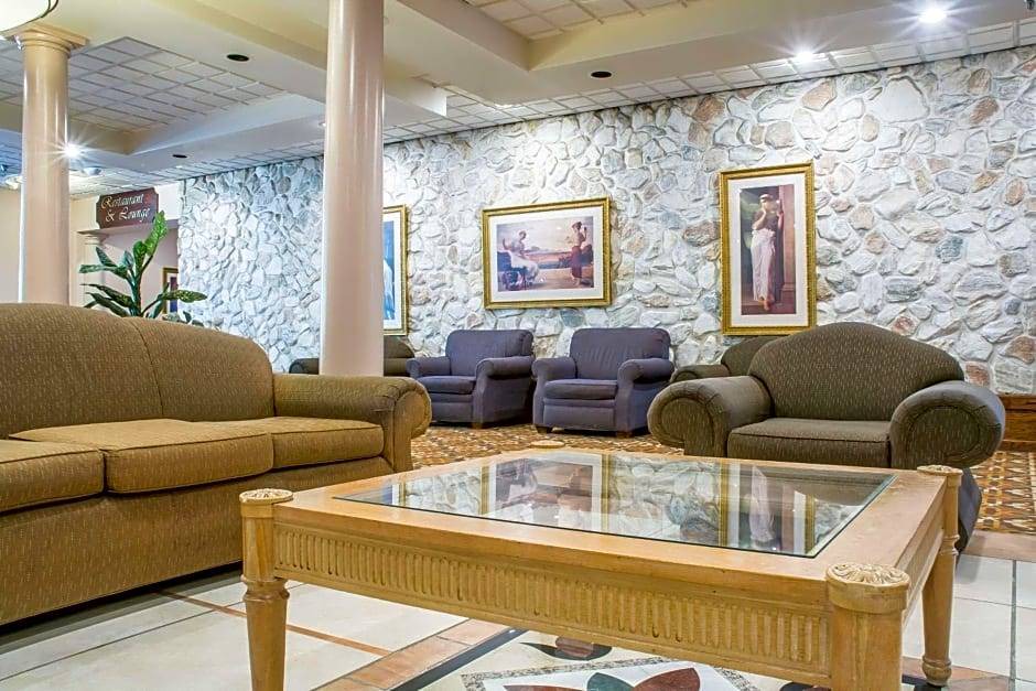 Batavia Hotel | 2-Star Hotel ∙ Quality Inn & Suites Palm Island Indoor Waterpark