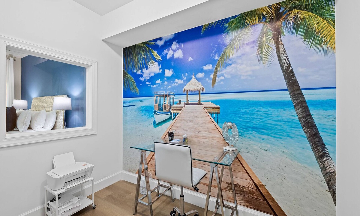 Hendricks and Venice Isles House | 2 Townhomes as 1 Mega Compound ~ Heated Splash Pool ~ 2 Jacuzzis ~ Walk to Las Olas Blvd.