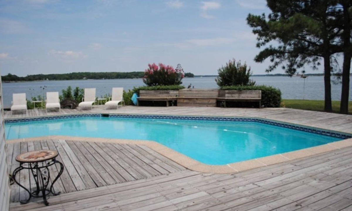 Royal Oak House | 20% Off 5 Night Min. Waterfront, Hot Tub, Pool,Minutes to St.Michaels.