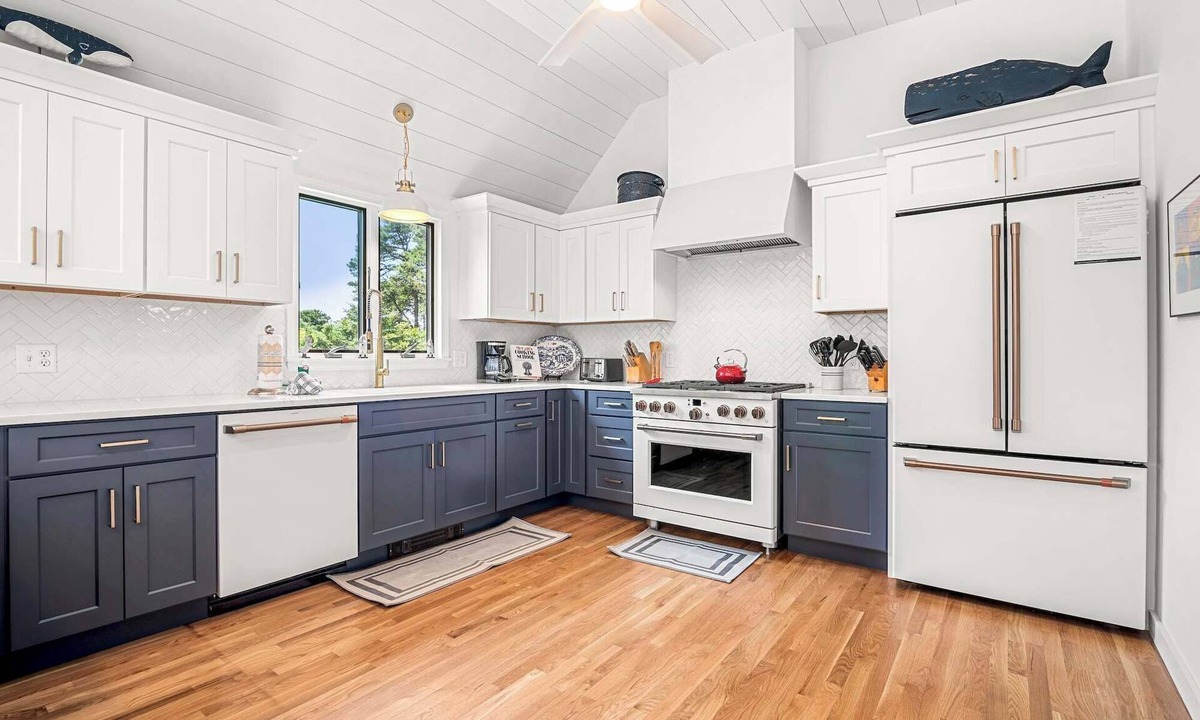 Eastham House | 2025 Remodel! Walk to Pond, 2 Min Drive to Beach!