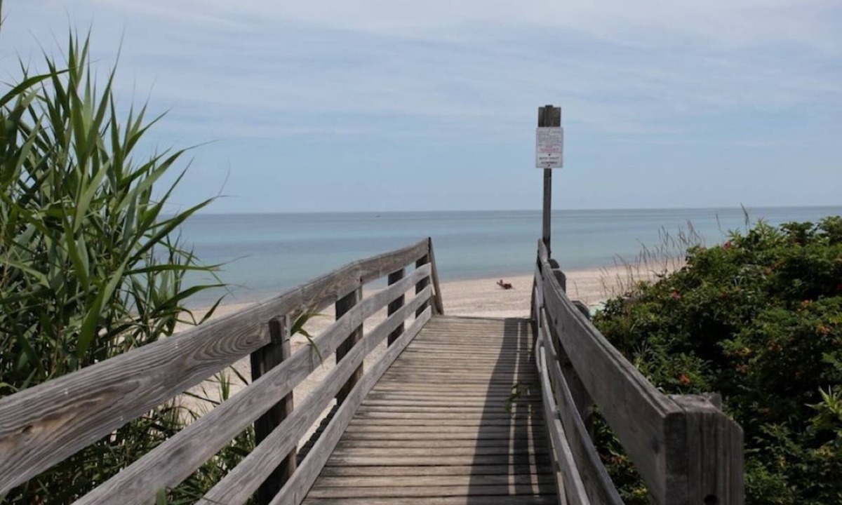 East Sandwich House | 21 Oak Ridge Rd - Pet-friendly, access to private association beach