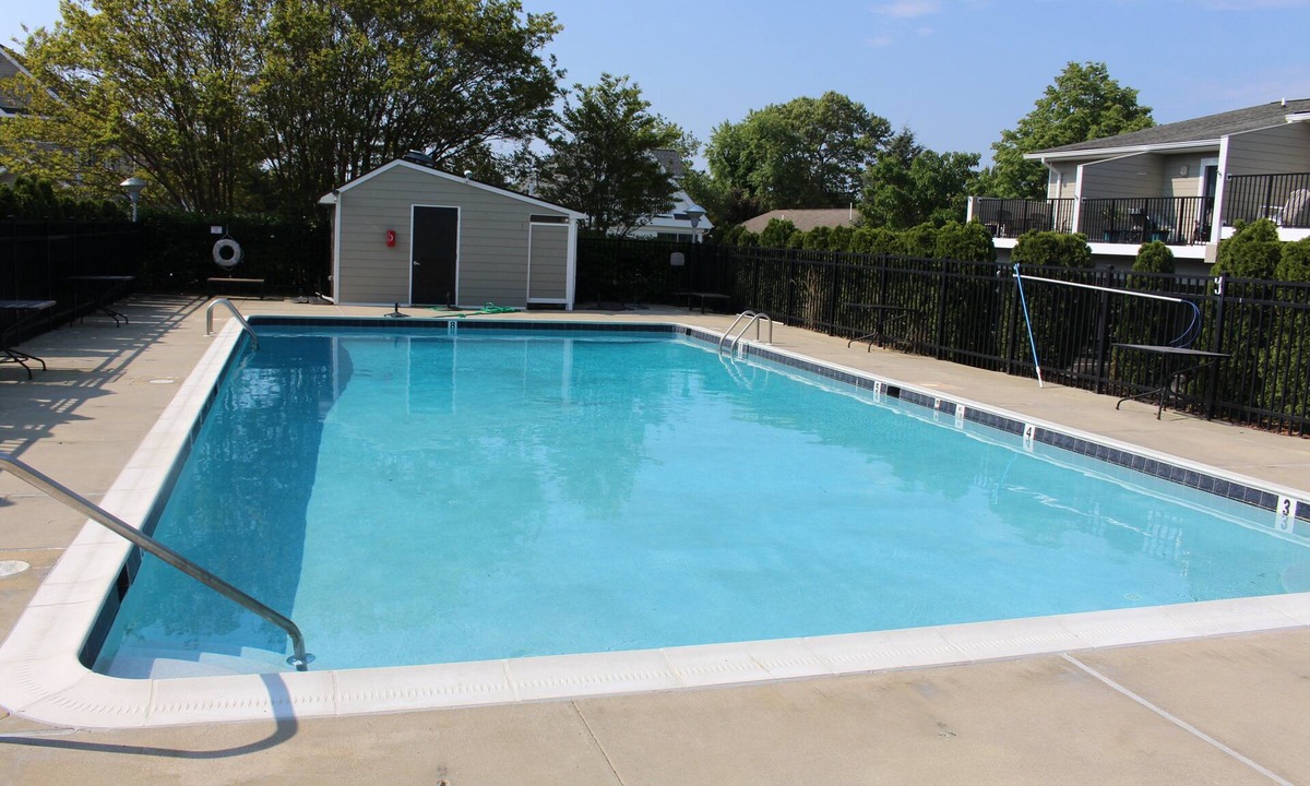 Country Club Estates House | 229 Country Club Dr #305, Scarborough Village- Terrific townhome with Pool!