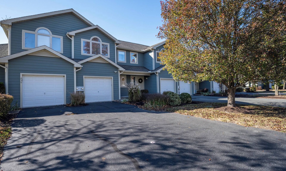Lewes House | 232 Lakeside Drive, Plantations East (7): 3 BR, 2.5 BA Townhouse in Lewes, Sleeps 6
