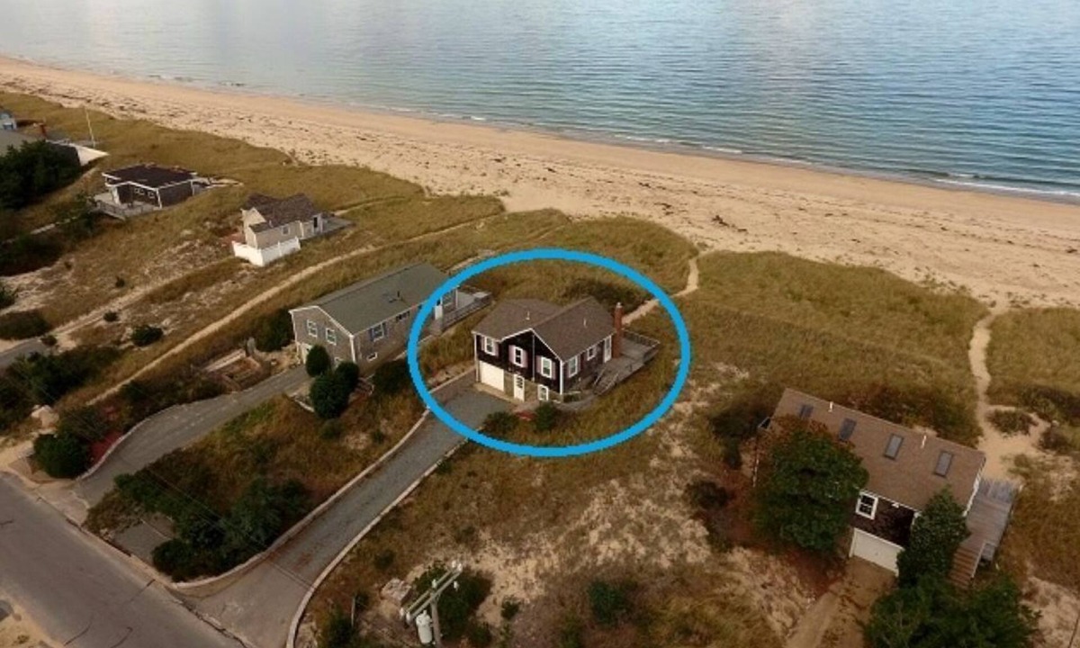 Sagamore Beach Cottage | 233 Phillips Rd - Oceanfront Cottage on Sagamore Beach with Stunning Views