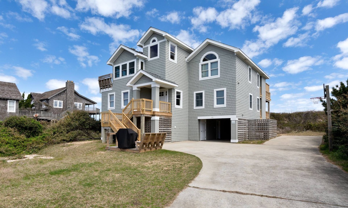 Duck House | 2440 - Solitude South - Oceanfront Duck Retreat | Sleeps 15 + Hot Tub