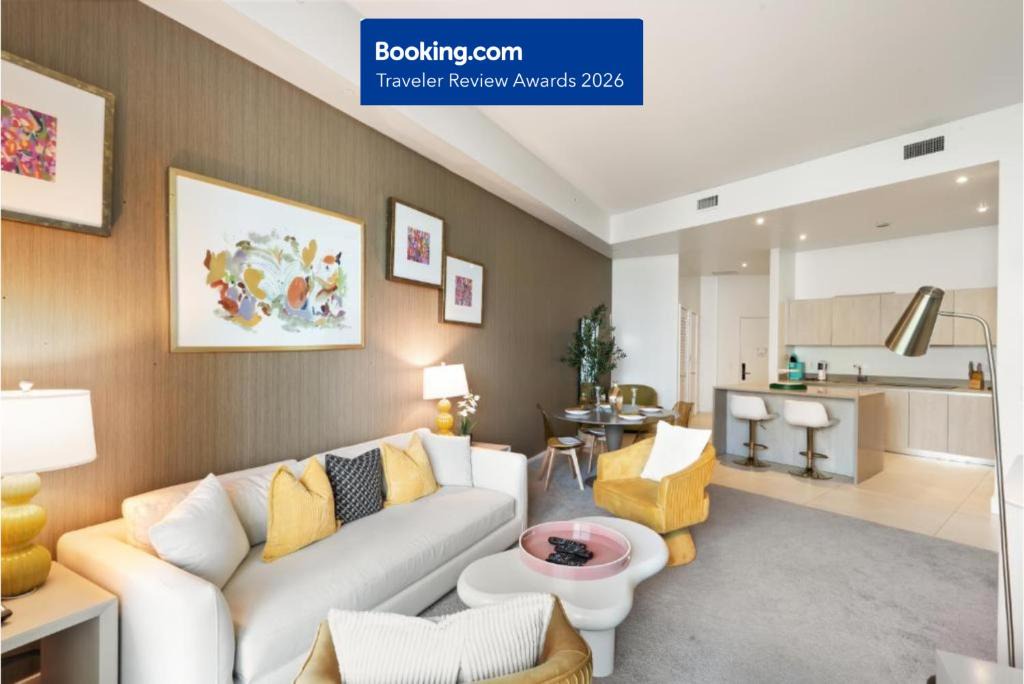 Hollywood South Central Beach Apartment | 25-min to FIFA! Sunset Bliss Resort - Oceanfront apartment with great resort amenities, rooftop pool and hot tub