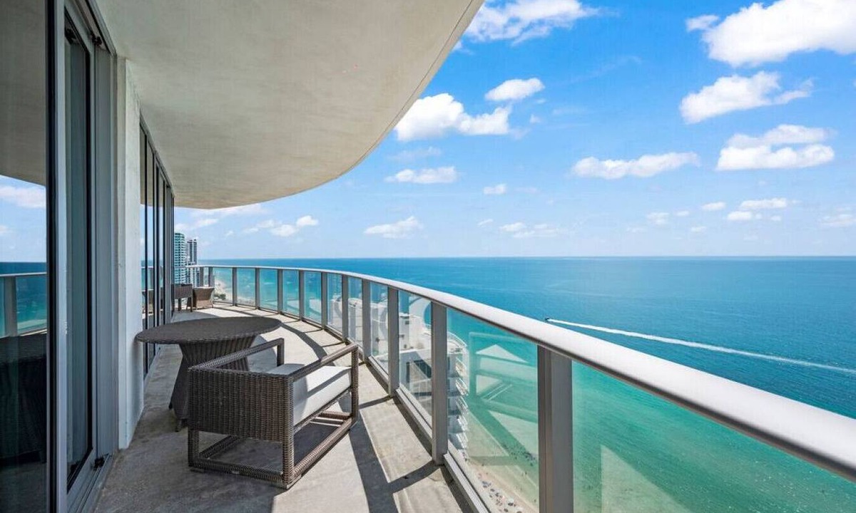Hollywood South Central Beach Apartment | ✨ 27th-Floor Oceanfront Luxury | Corner Unit @ Lyfe (ex Hyde) | Unmatched Views + Resort Perks