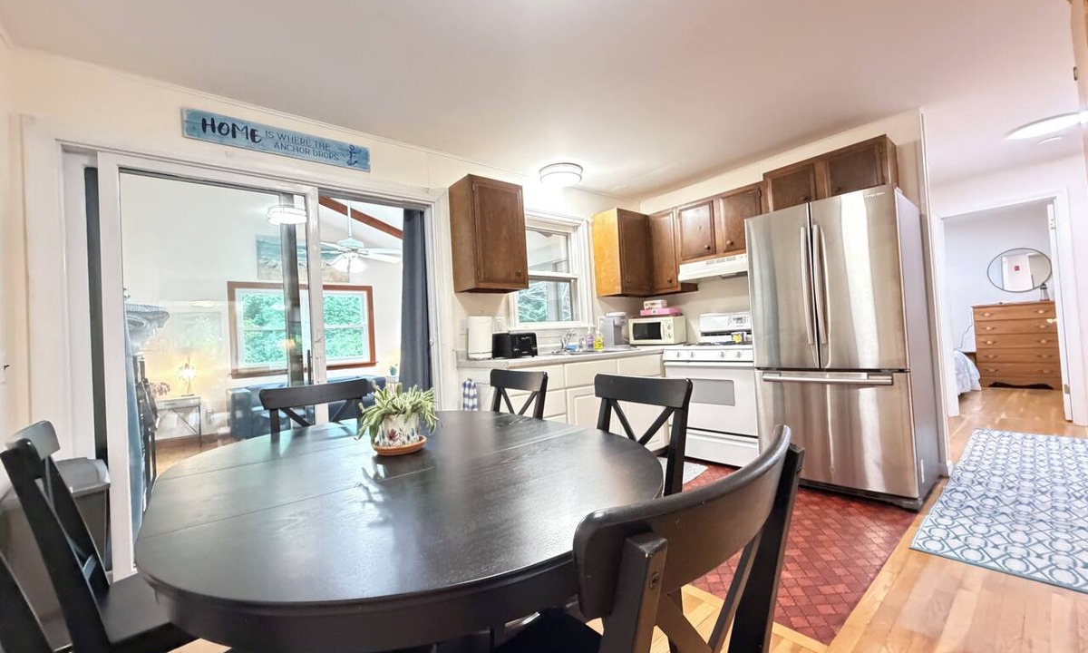 Dennis Cottage | 2Bed 1Bath- ½ Mile walk to Mayflower, central A/C, CLEAN w/washer/dryer