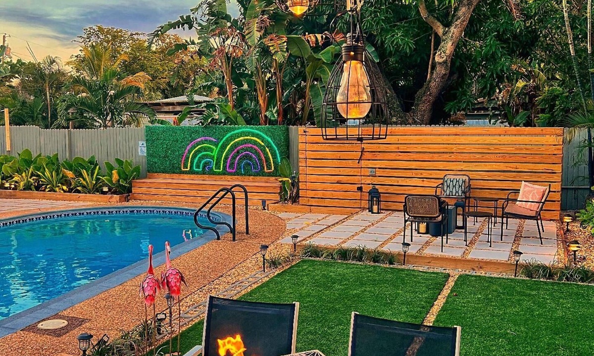 South Middle River House | 2BR - 2 bath Heated Pool- Family-Pet Friendly fun