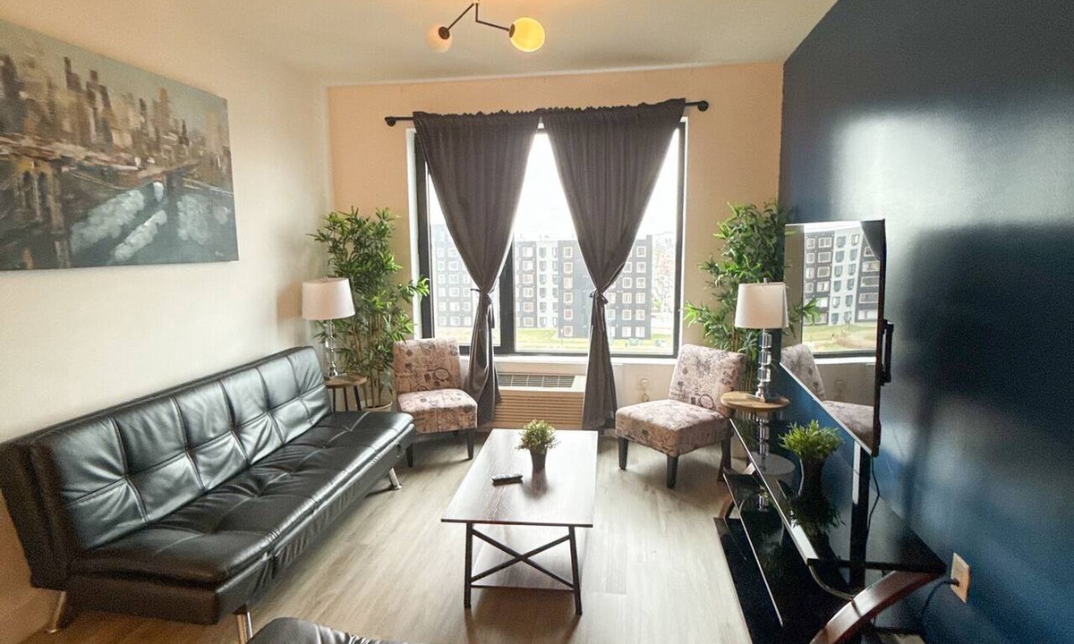 Elizabeth Apartment | 2BR apt near EWR 2idq