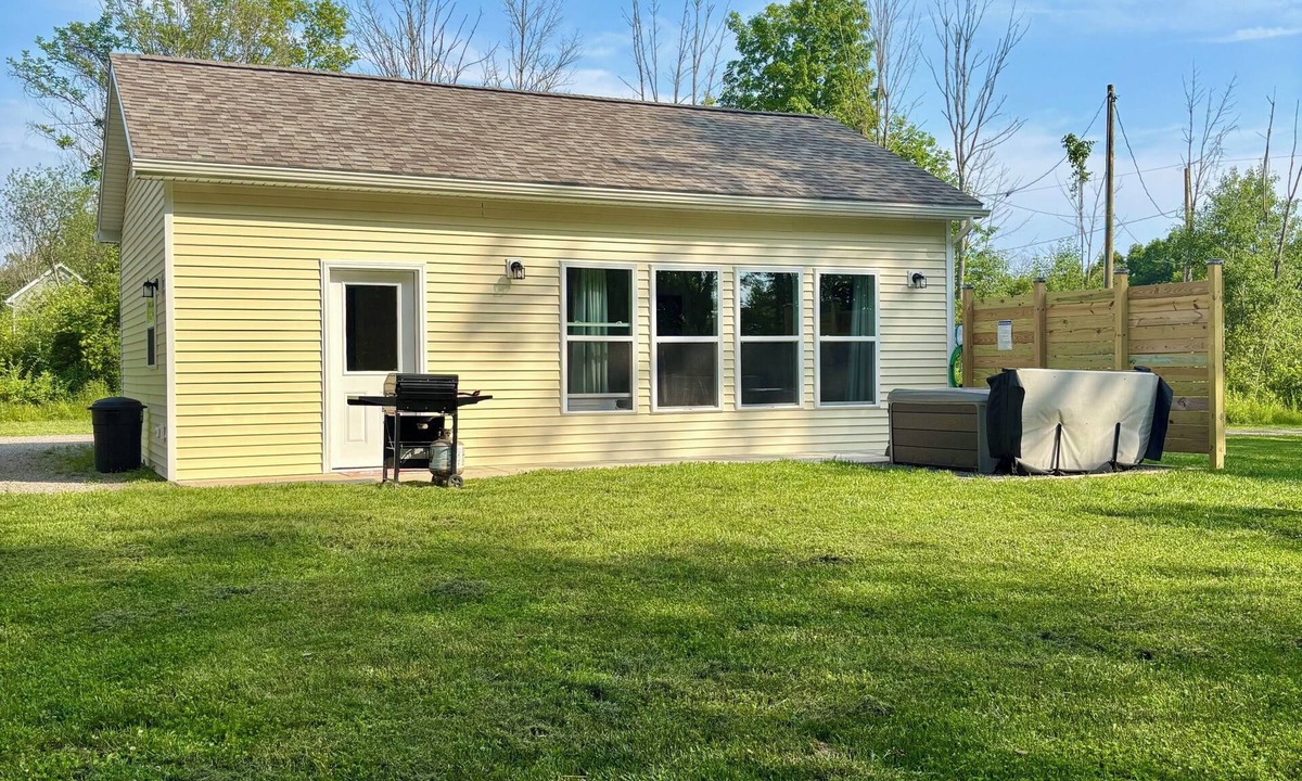 Pulaski House | 2BR Tiny House - Hot Tub – Near Salmon River