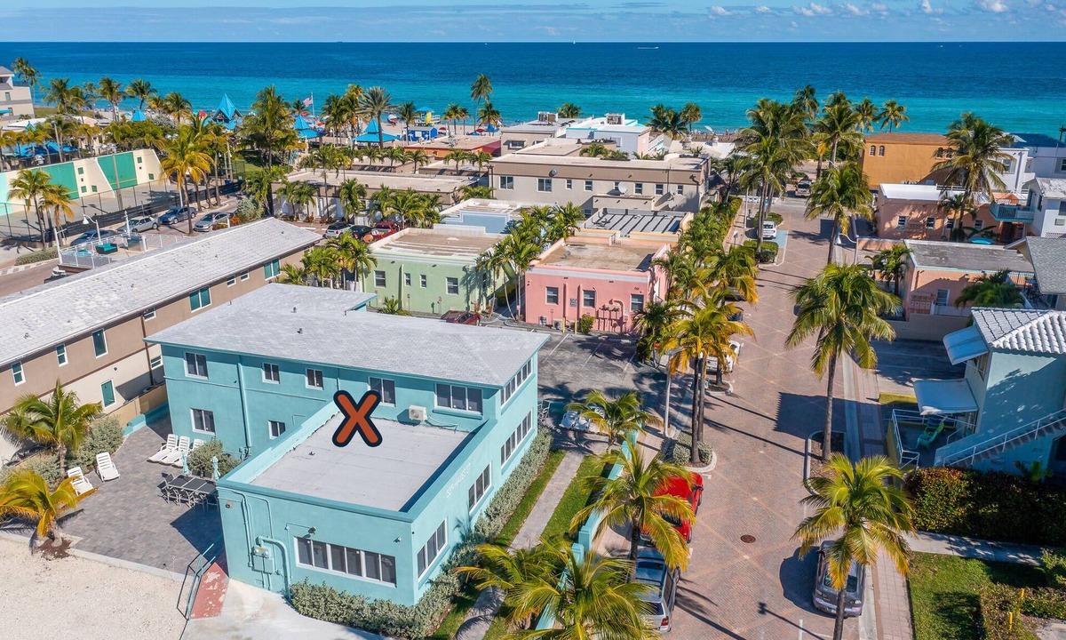 Hollywood House | 3/2 For 8 Guests-Beach View-Shared Furnished Patio