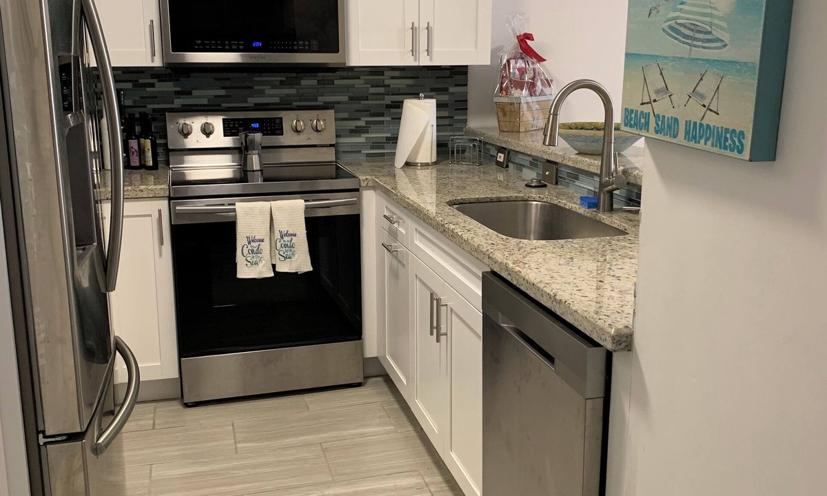 Eastern Shores Condo | 3/2 Gated water Eastern Shores 5 min to Aventura Suny Isles and N. Miami Beach.