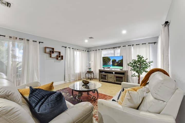 Highland Garden House | 3/2 home w/king bed, work space, WiFi, laundry
