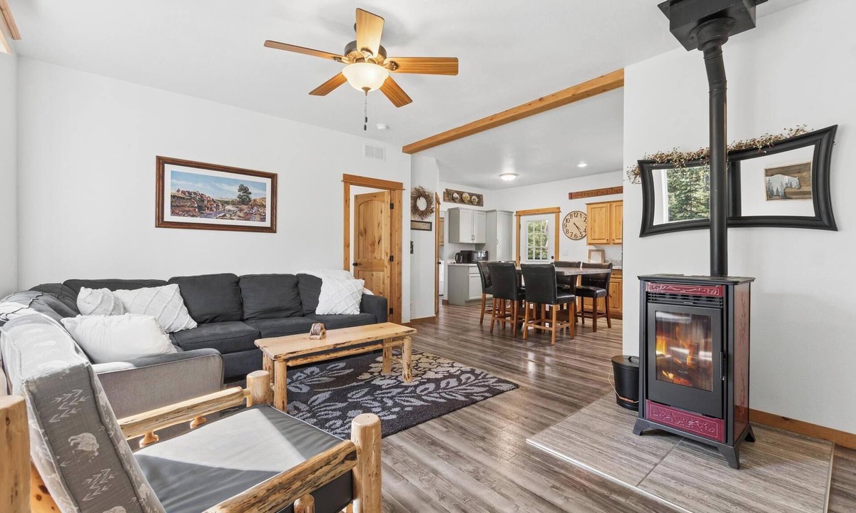 Martin City House | 3 bed/2 bath House. Minutes to Glacier National Park and Whitefish Mountain!
