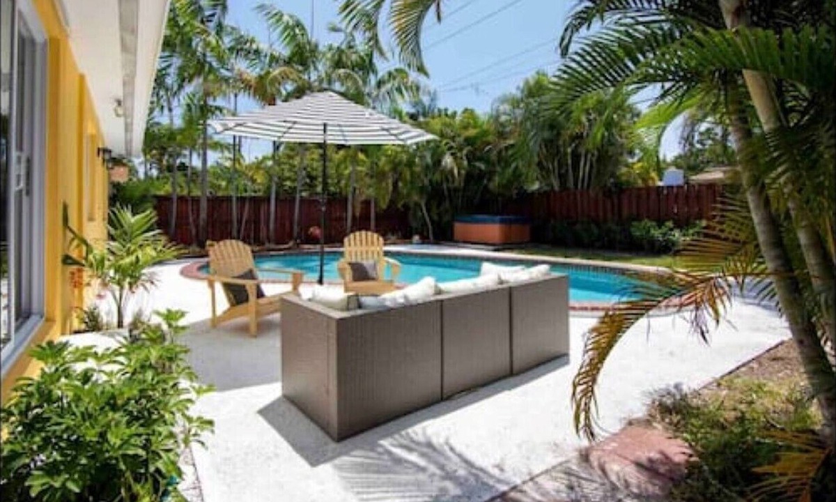 South Lake House | 3 Bed house with pool in Hollywood