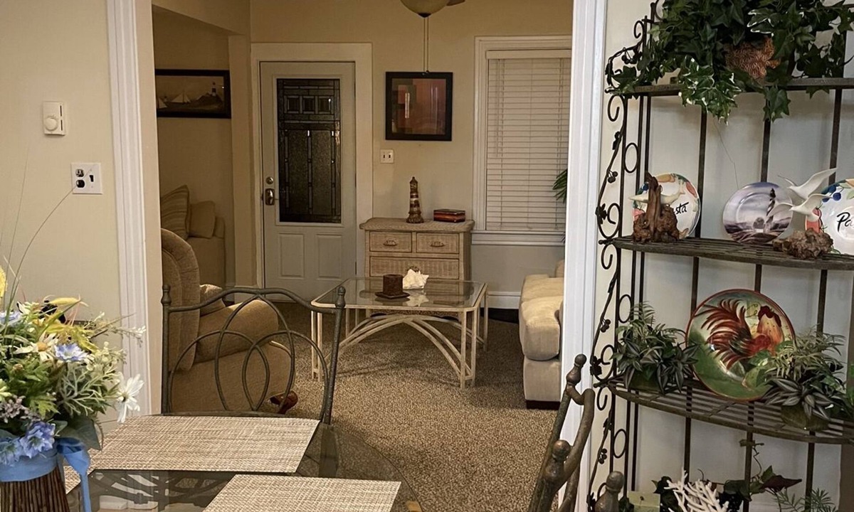 Wildwood House | 3 Bedroom 1 & 1/2 bath, 2 Blocks from Beach