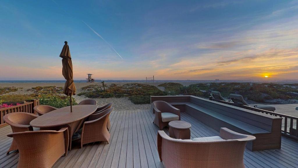 Sunset Beach House | 3 Bedroom 2 Bath Beachfront Home