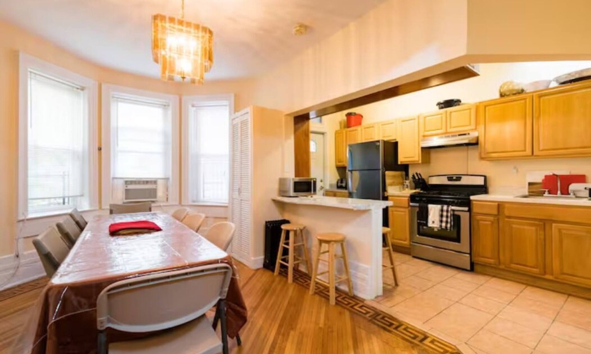 Crown Heights Apartment | 3-bedroom apartment in superb Brooklyn with AC