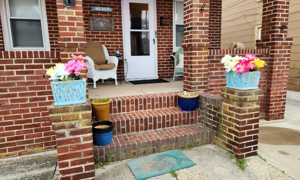 Wildwood House | 3-bedroom home in Wildwood with AC, WiFi, off street parking, 3blks from beach.
