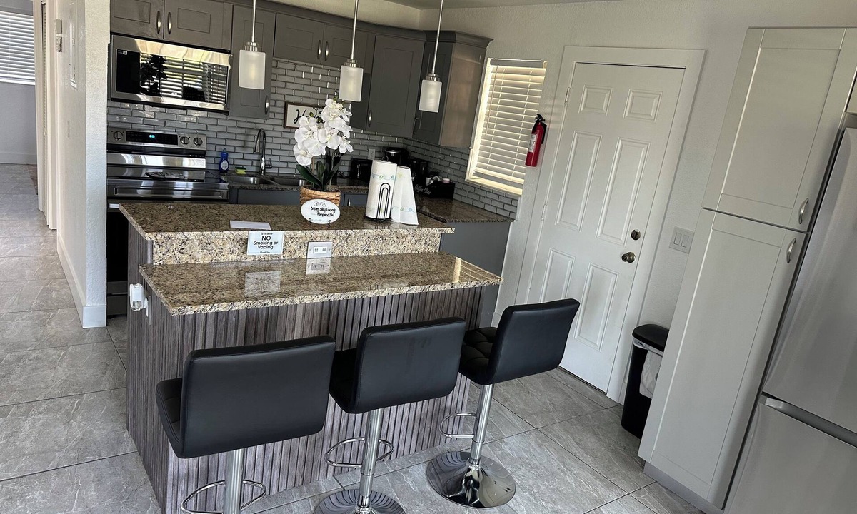 Pompano Beach House | 3-bedroom house in terrific Pompano Beach with WiFi, AC, 15 mins near beach.