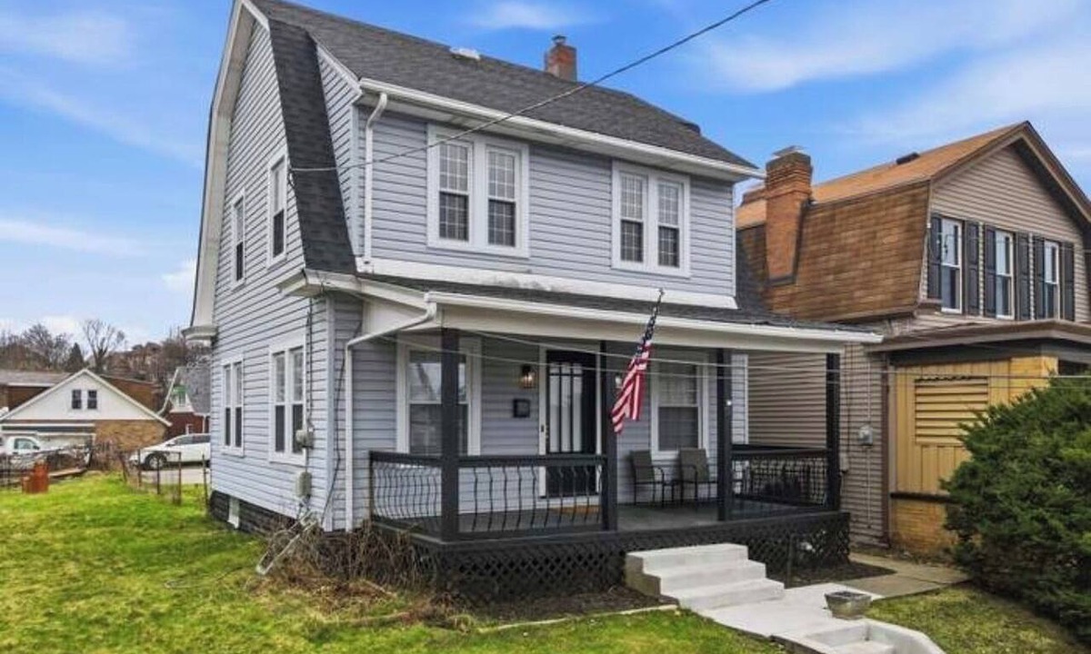 Brookline House | 3-bedroom house in charming Pittsburgh with cool AC