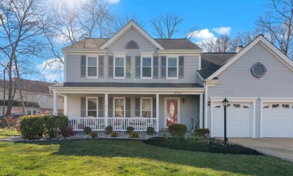 St. Charles House | 3-bedroom house in peaceful Waldorf with air conditioning and fireplace.