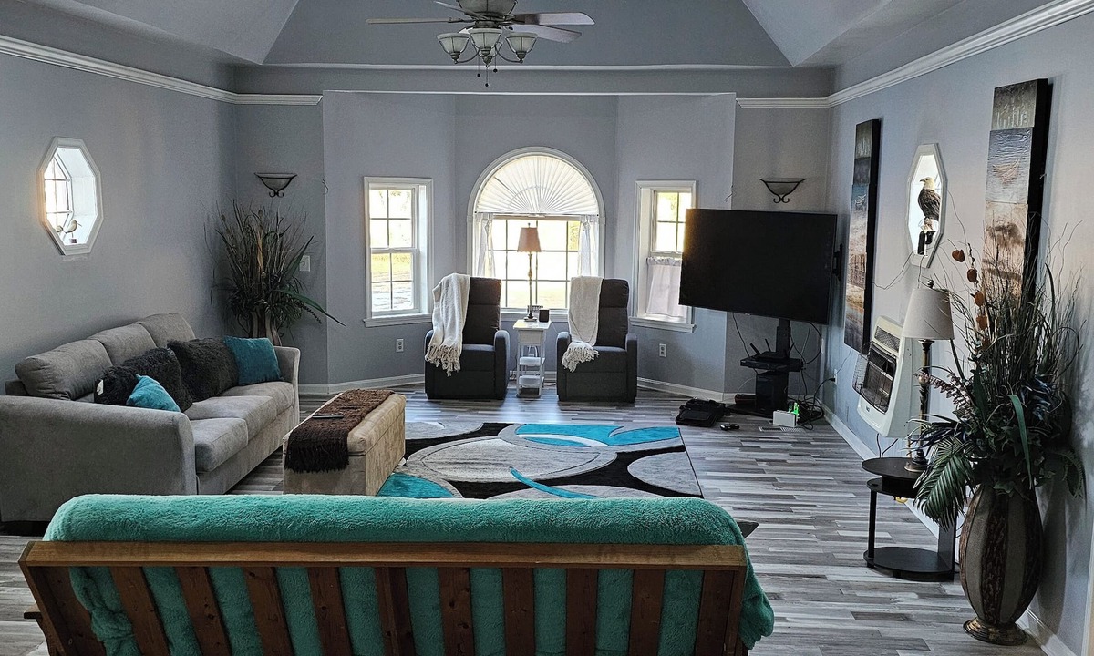 Long Neck House | 3-bedroom house in tranquil Long Neck with Pool