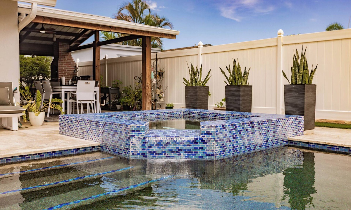 Deerfield Beach House | 3-bedroom house in amazing Deerfield Beach with pool and Jacuzzi