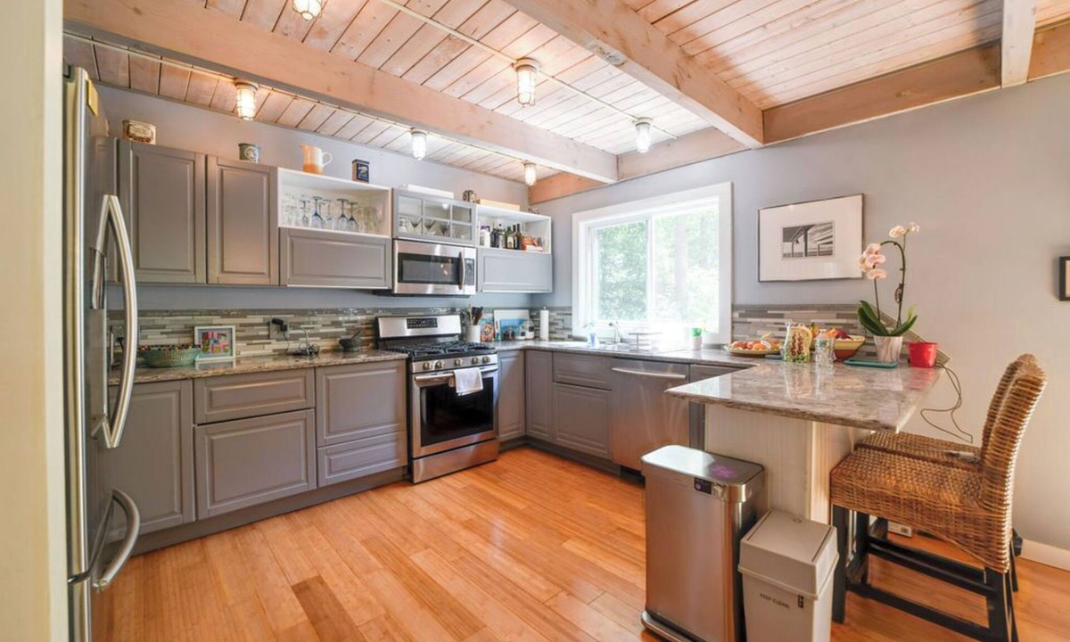 Mashpee House | 3+ bedroom peaceful home 50 yards to private beach. Beautiful gardens