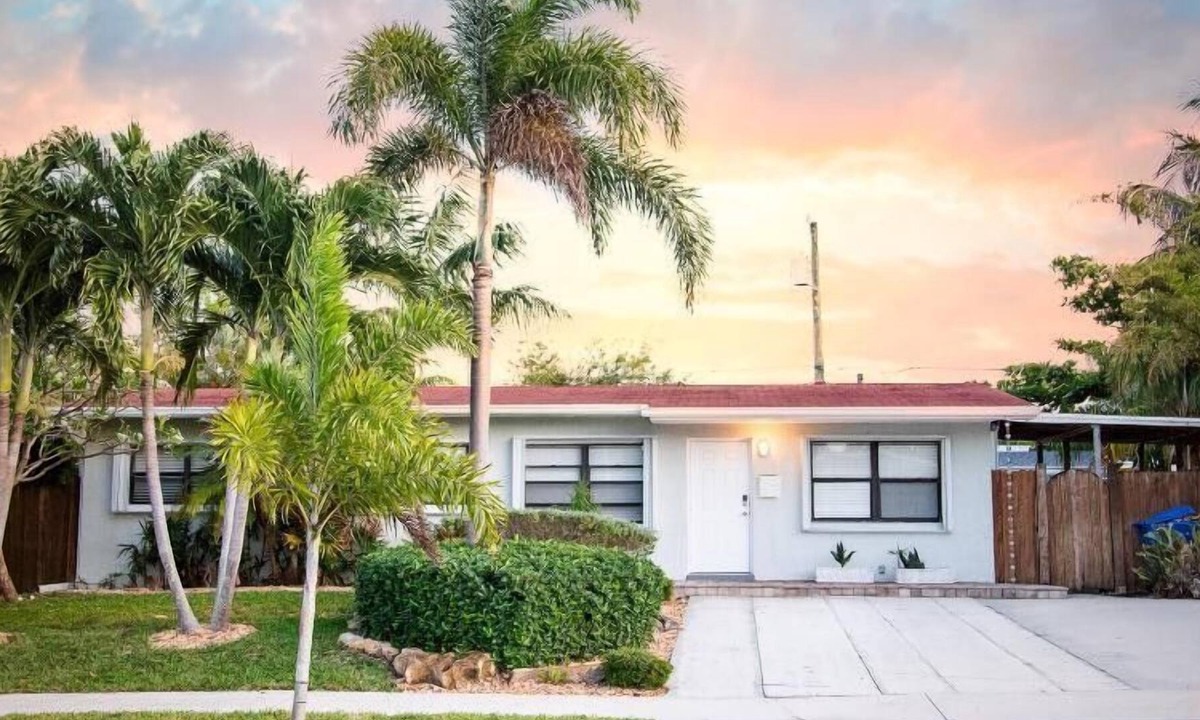 Lantana Apartment | 3 Bedroom Single family 435540 by Houzlet
