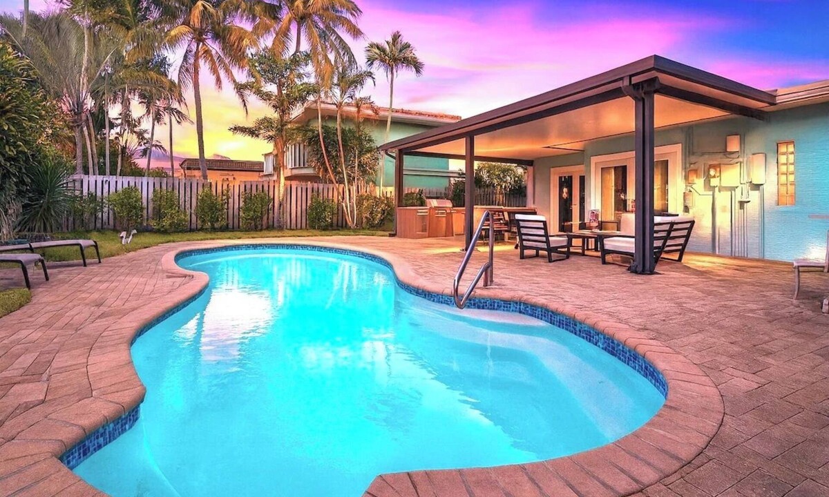 Lauderdale-by-the-Sea House | 3 bedroom sleeps 10 heated saltwater pool steps from sand- Lauderdale by the Sea