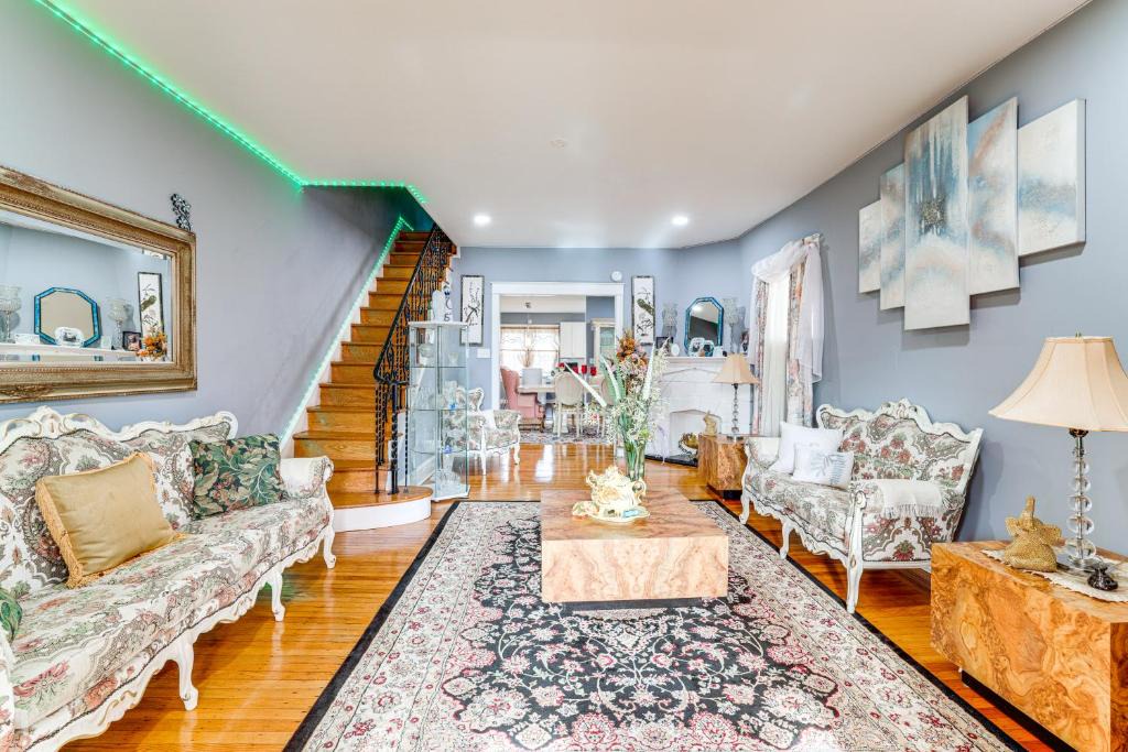 Yeadon House | 3 Mi to Penn: Pet-Friendly Townhome in Yeadon!