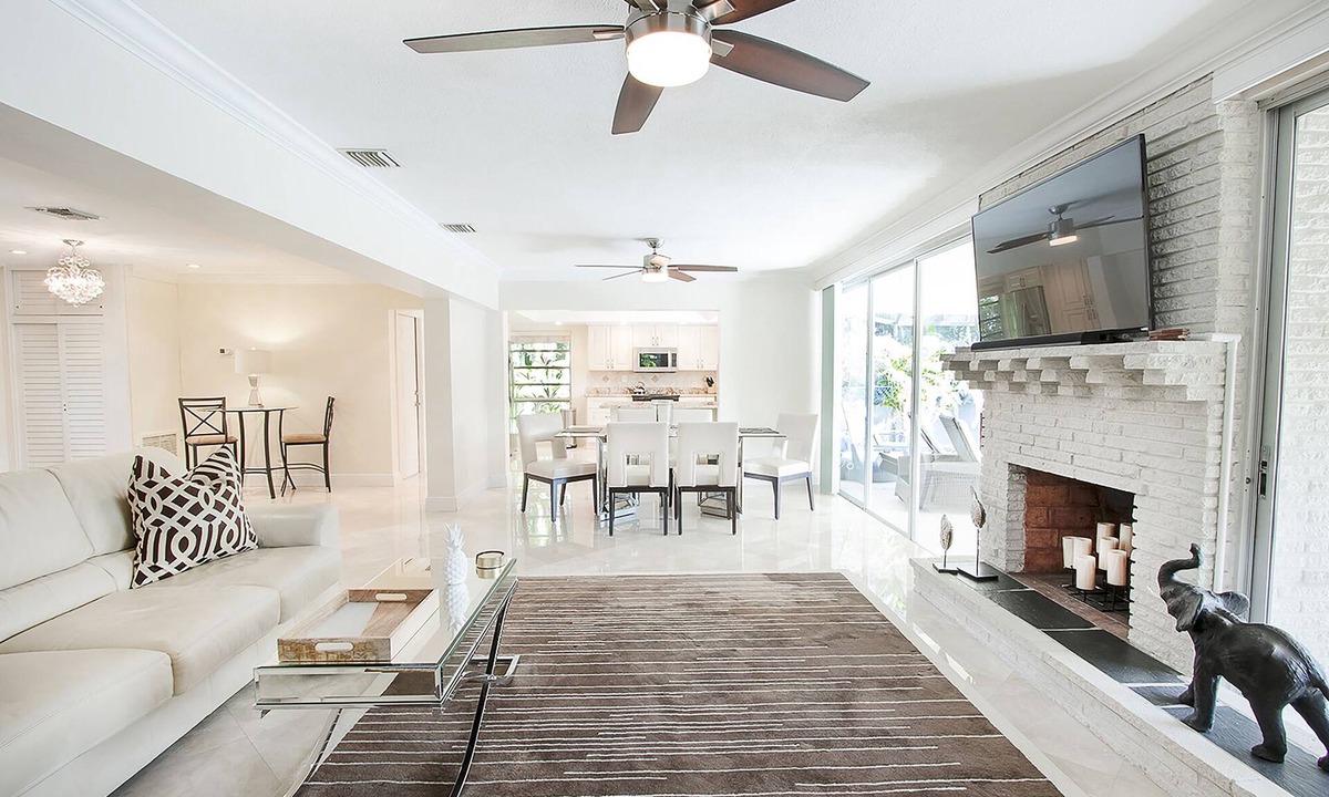 Boca Raton House | 3 Miles to Beach- East Boca Free WIFI- Screened-in Heated Pool- Sleeps up to 6
