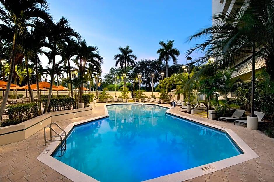 Boca Raton Hotel | 3-Star Hotel ∙ Embassy Suites Boca Raton