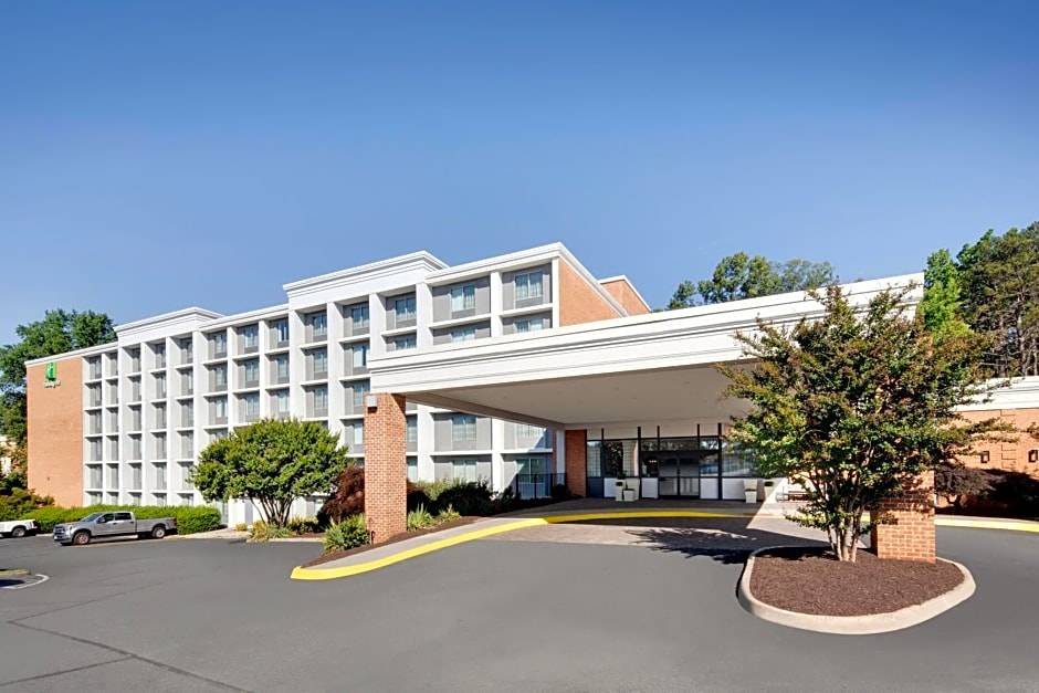 Charlottesville Hotel | 3-Star Hotel ∙ Holiday Inn University Area Charlottesville, an IHG Hotel