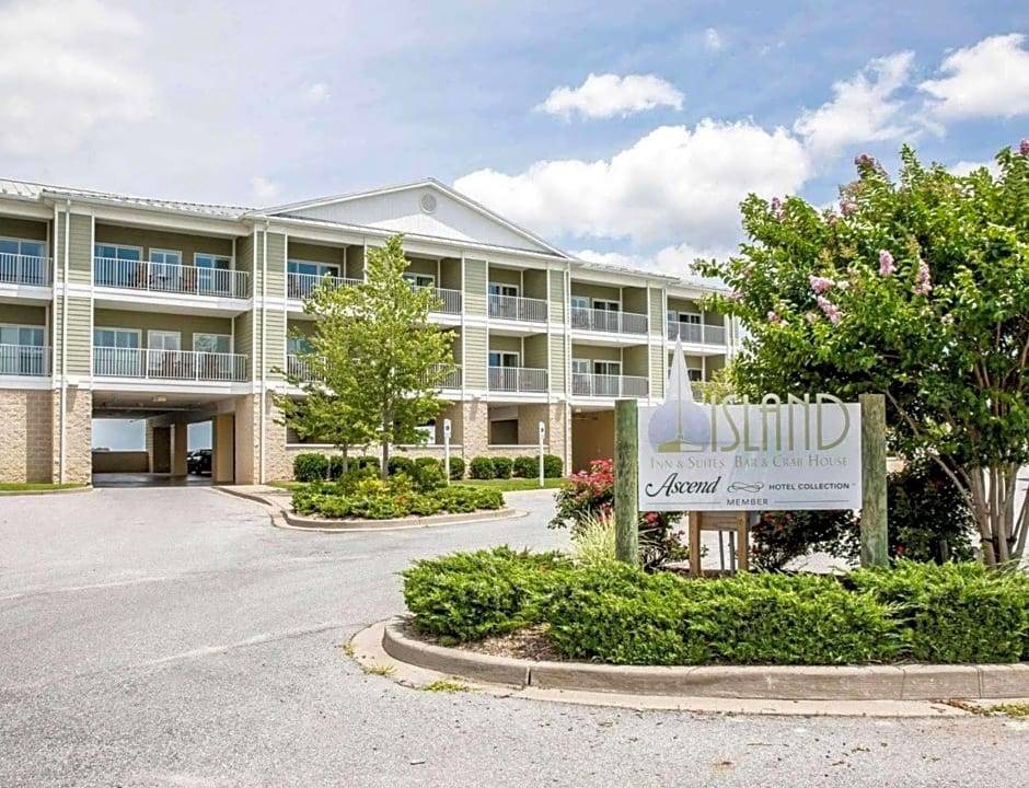 Piney Point Hotel | 3-Star Hotel ∙ Island Inn & Suites, Ascend Hotel Collection