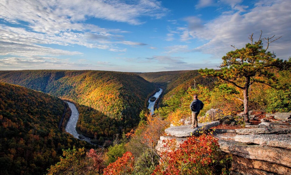 Jim Thorpe Cabin | 3 Suites · 4 Baths · Walk to the Best View in JT!