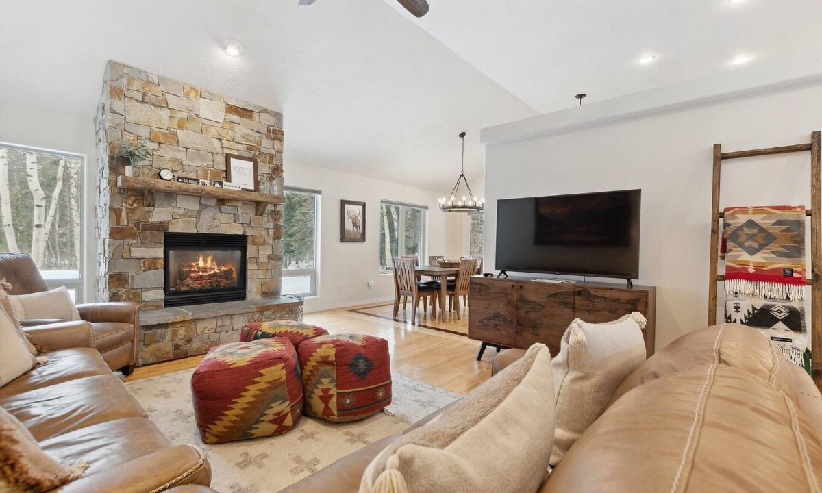 Columbia Falls House | 30 Mins to Glacier with Ski Trail Access