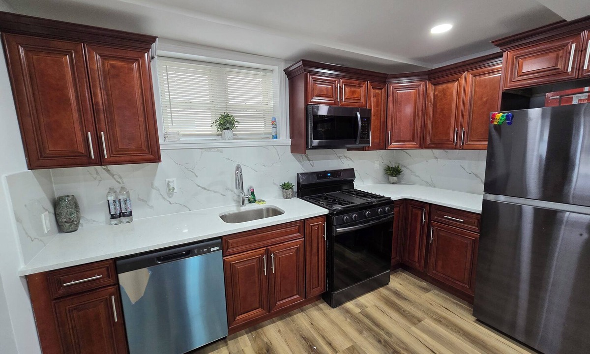 Lincoln Park House | 30 minutes to time square 4 minutes walk to empire city casino