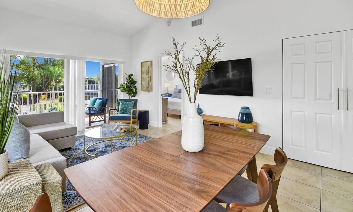 Mission Bay Apartment | 310C - Boca Retreat w/Pool, Parking, Near Evert Tennis & Shops