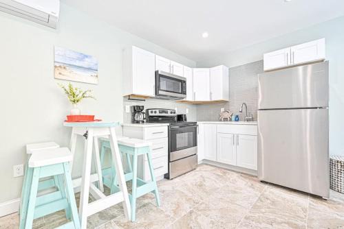 Wildwood Apartment | 318 E Youngs Ave Unit 2 Seaside Retreat Salty Shore Getaway