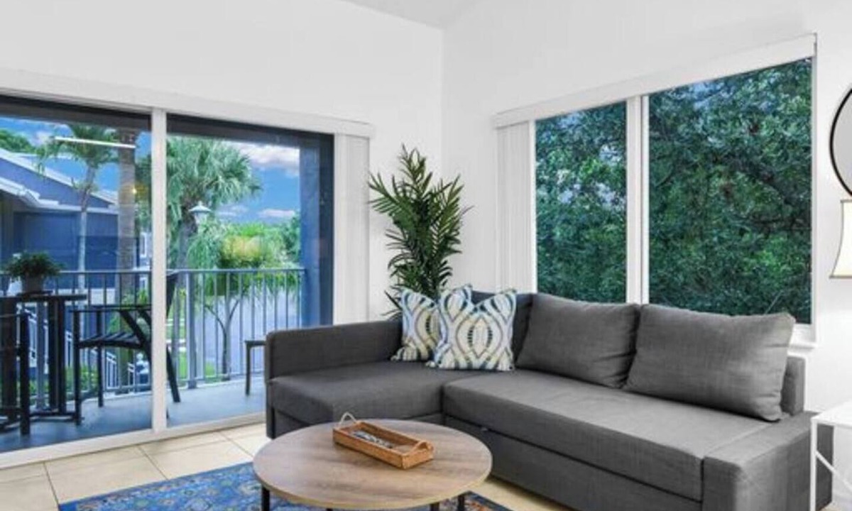 Mission Bay Apartment | 360D - Boca Retreat w/Pool, Parking, Near Evert Tennis & Shops