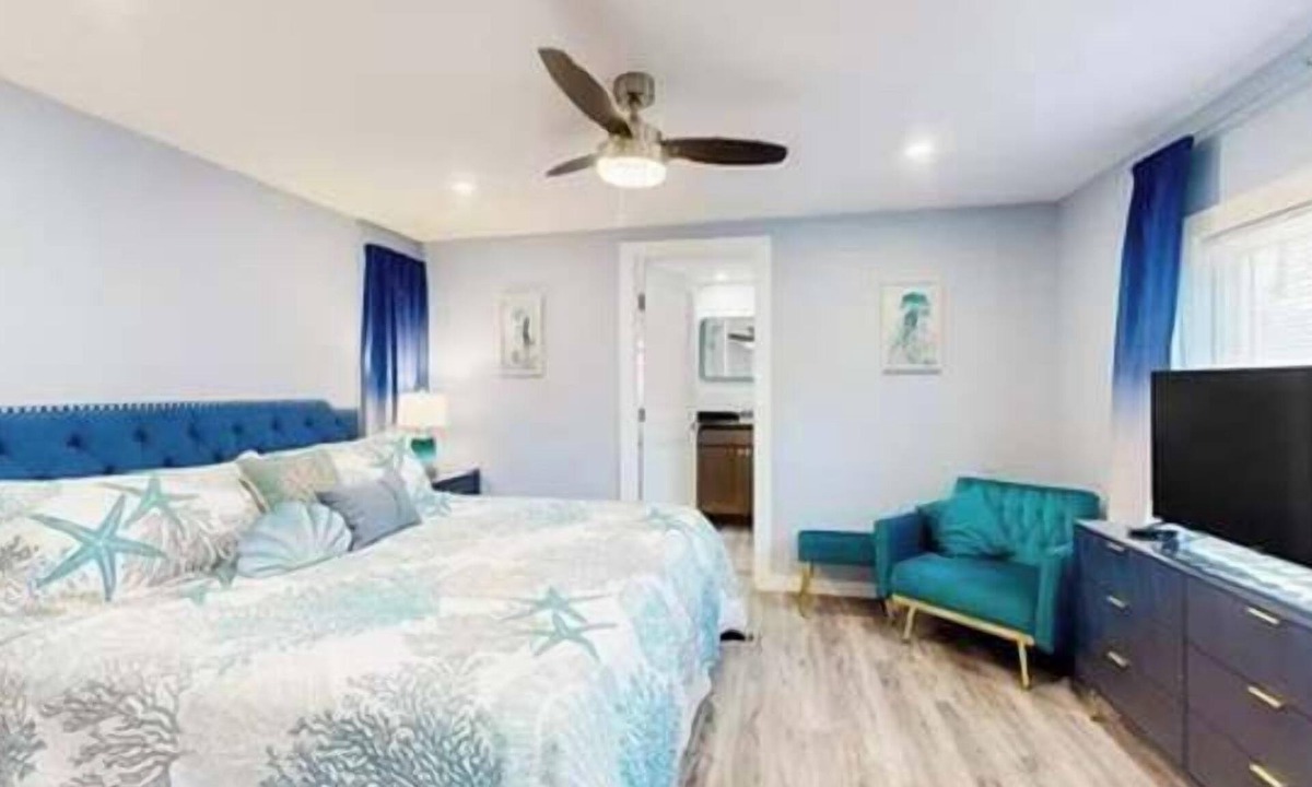 Frankford House | 37259 Alabama Dr