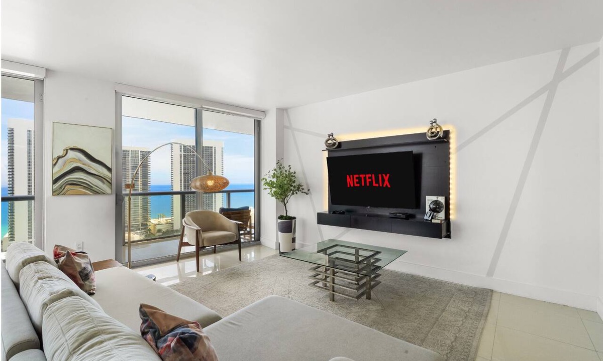 Hallandale Beach Condo | ★ 3BDR/3BA LUXURY APARTMENT WITH OCEAN VIEW - 25 min to FIFA!