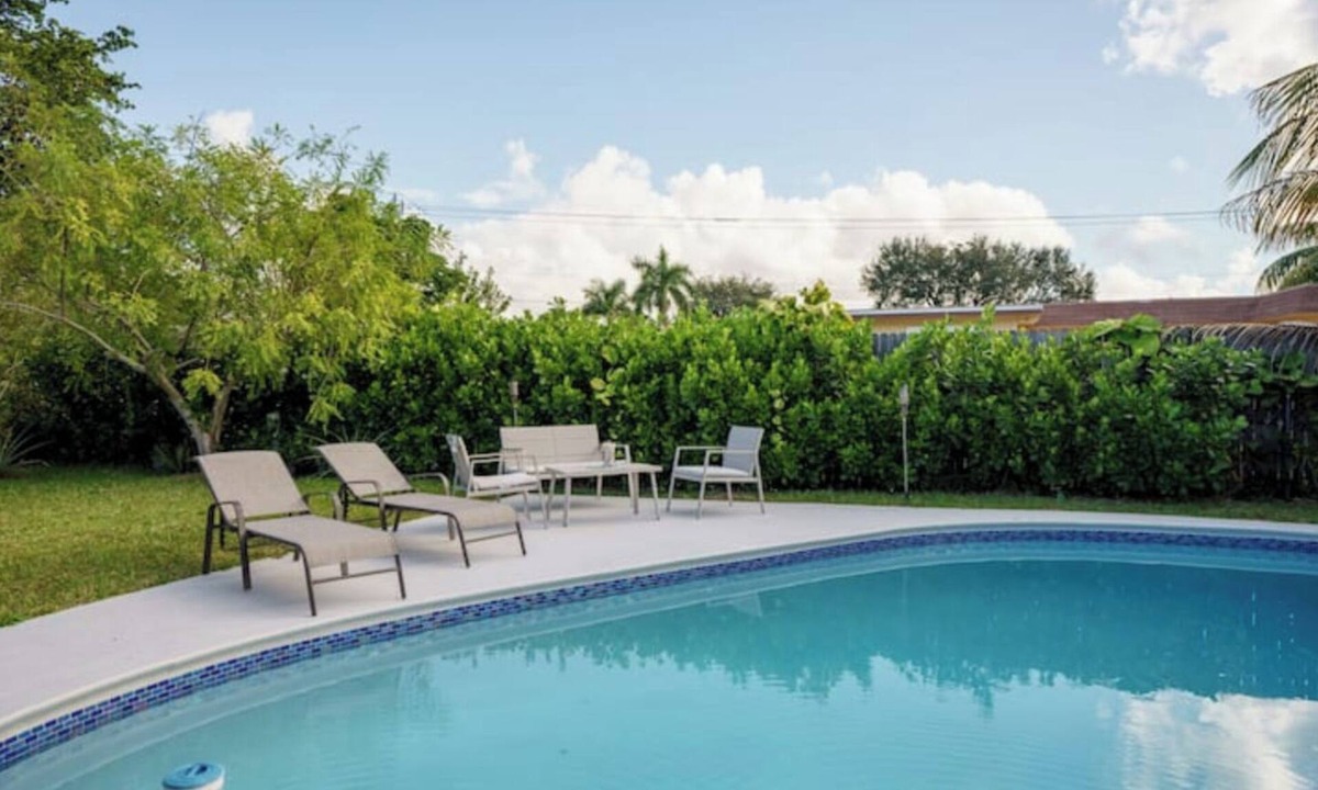 Tamarac House | 3Bedroom Cozy W Large Private Pool FLL/MIA/WPB