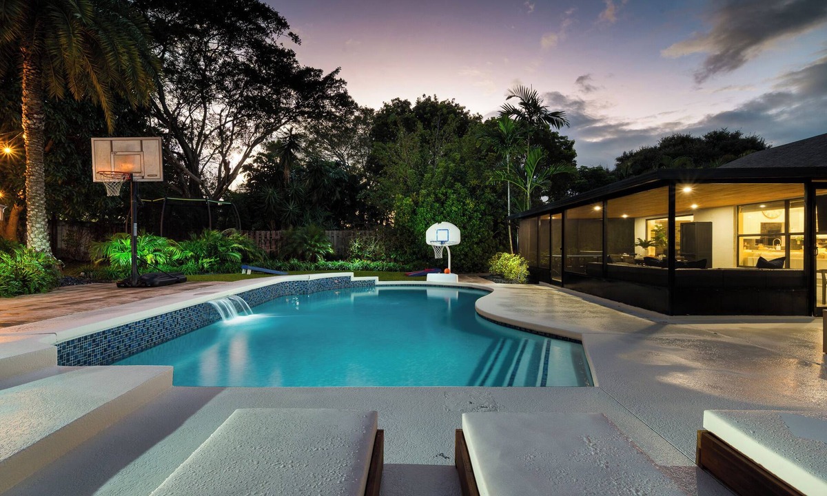 Lake Ida Shores House | 3BR Delray Retreat Pool + Hoops Near Beach