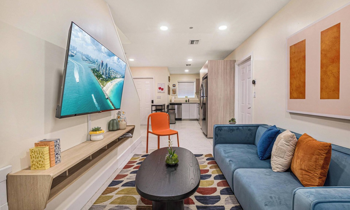Central Fort Lauderdale Apartment | 3BR Ft Lauderdale Townhome + Game Room + Parking