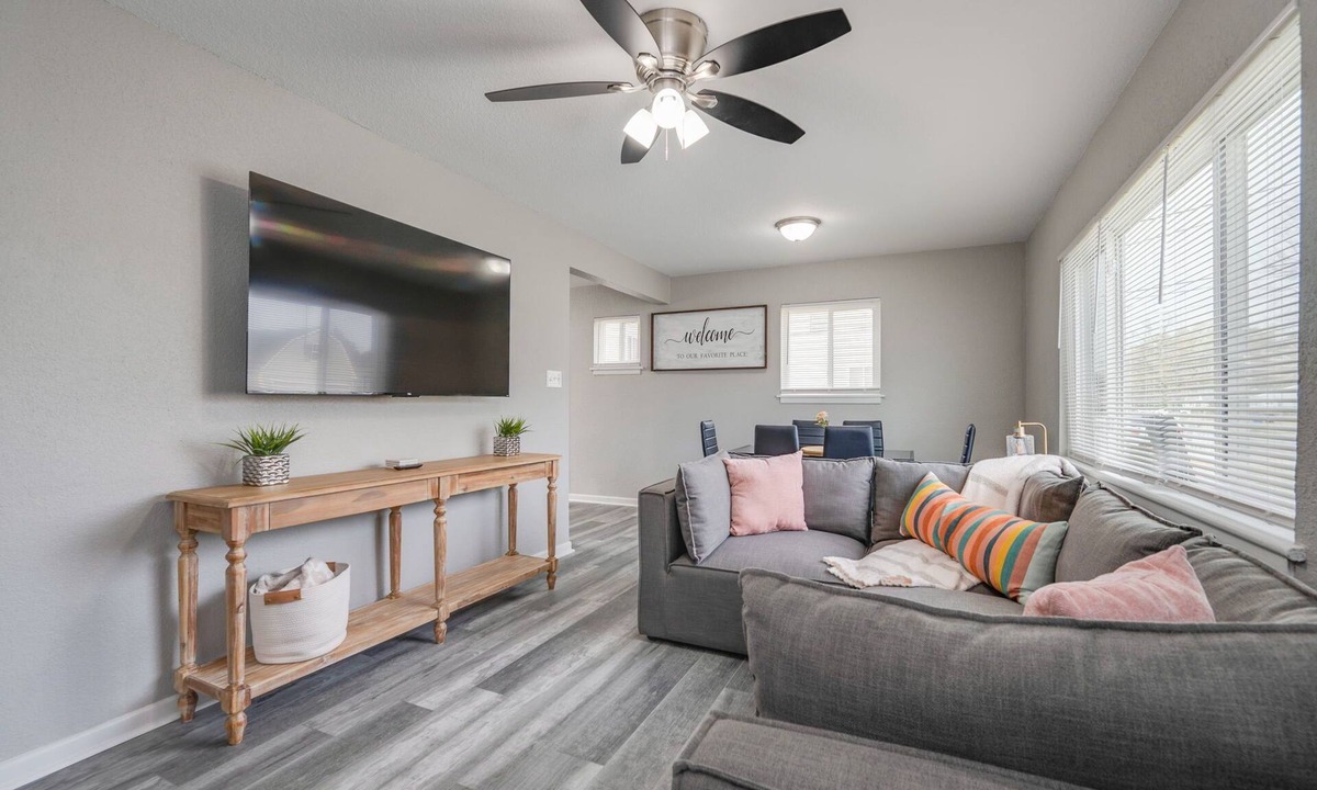 Portsmouth House | 3BR Gem Near Rivers Casino – Comfort & Convenience